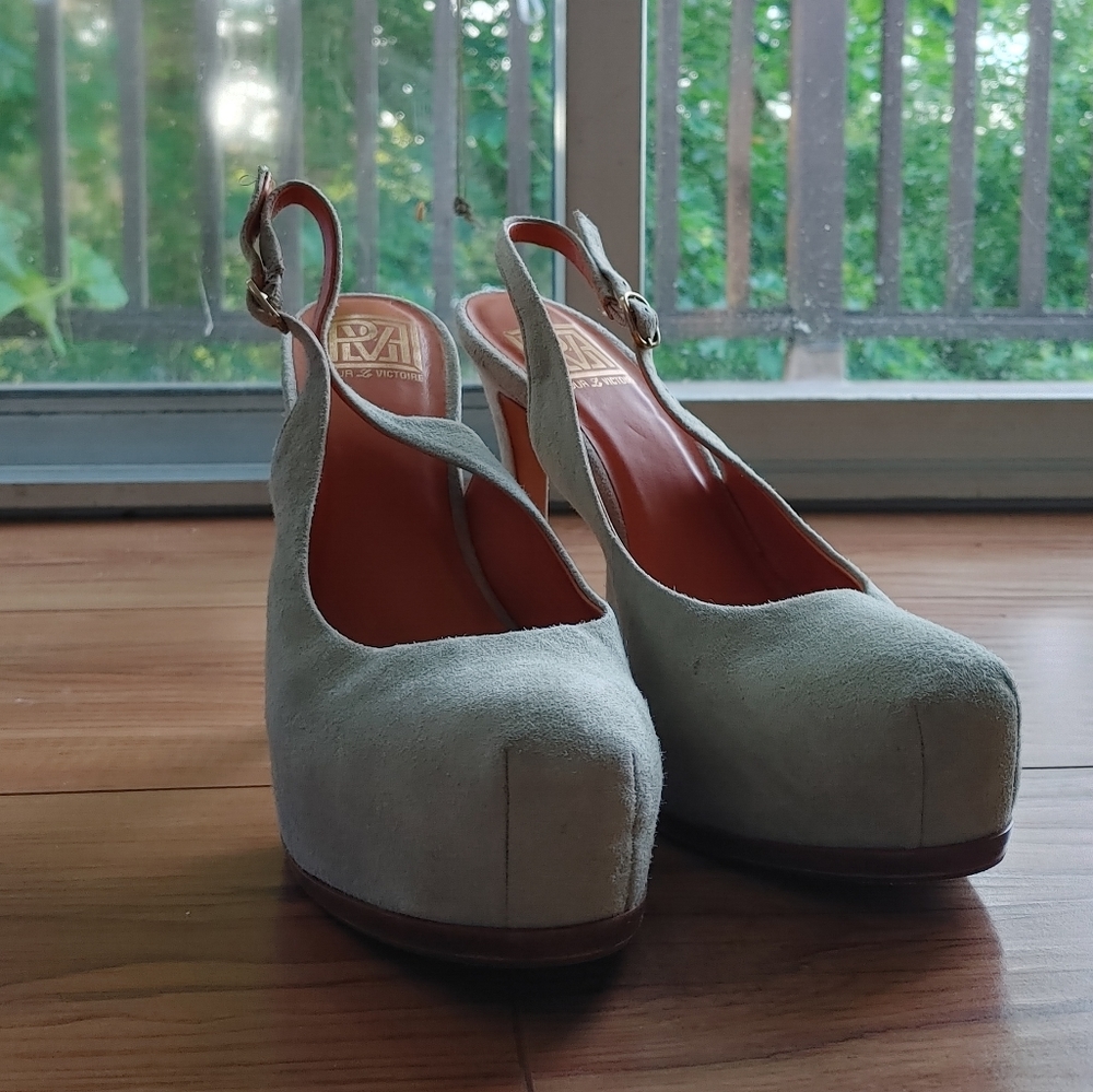 Pour la Victoire Platform Heels
